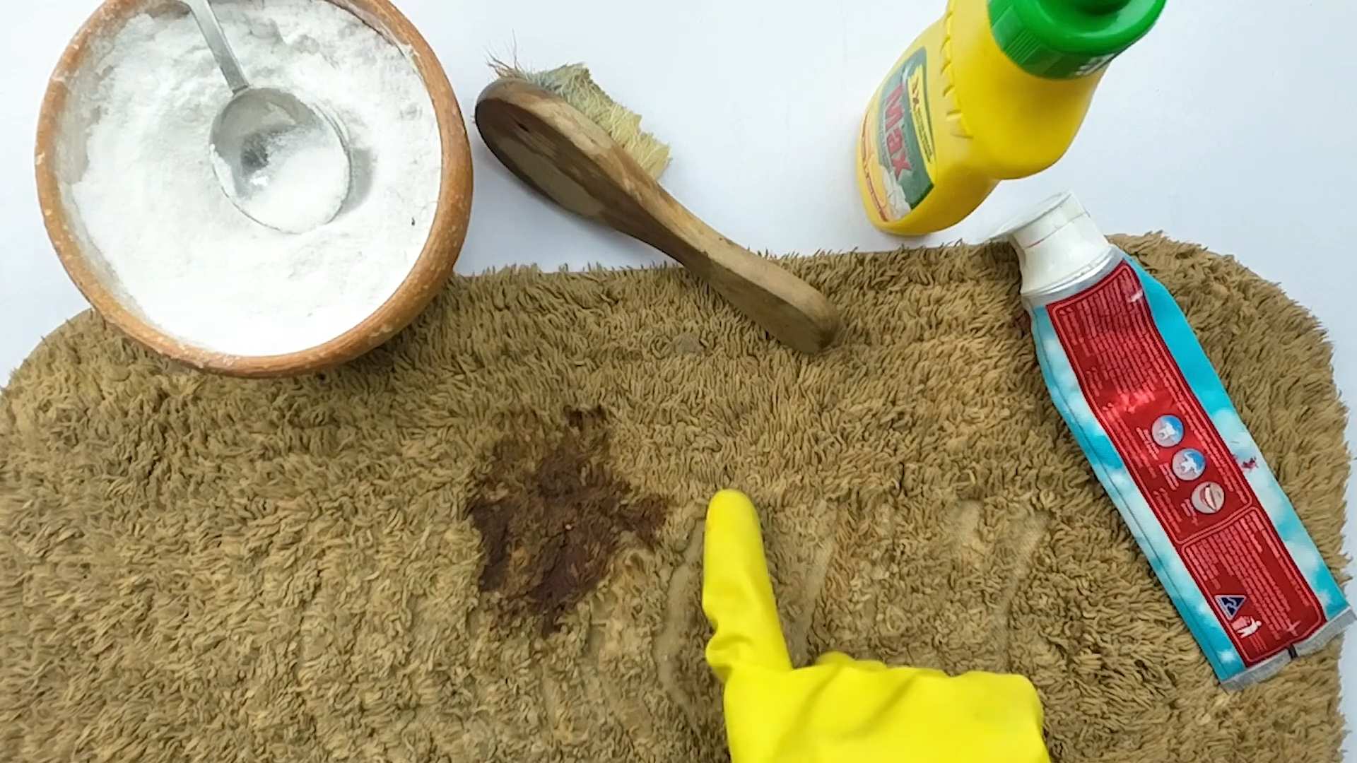 Kaffeeflecken Teppich entfernen