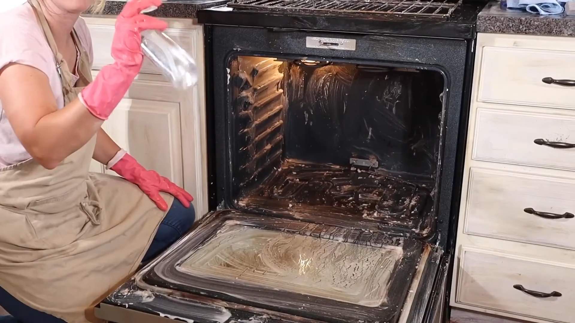 Backofen reinigen mit Natron